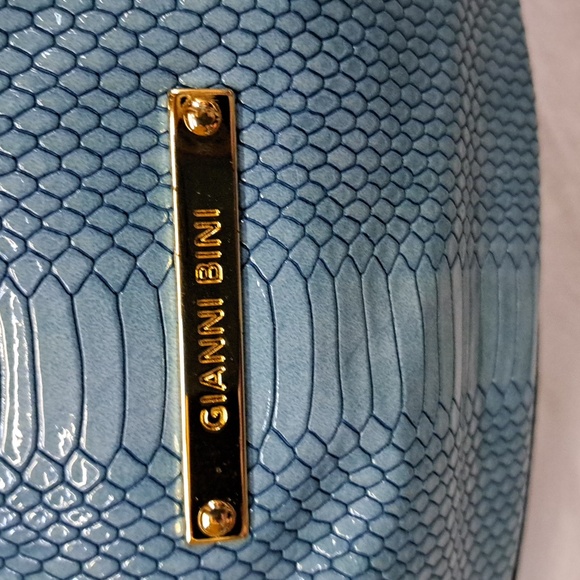 Gianni Bini Baby blue, yellow with gold tone zipper purse - Picture 2 of 8